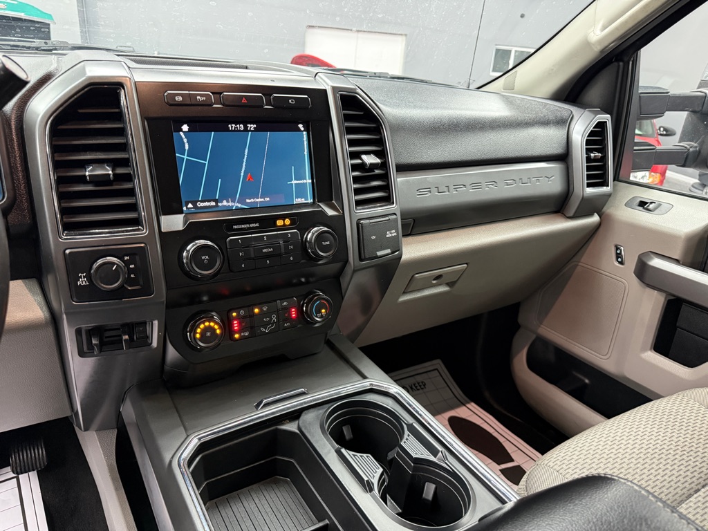 Photo 16 of this FORD F350
