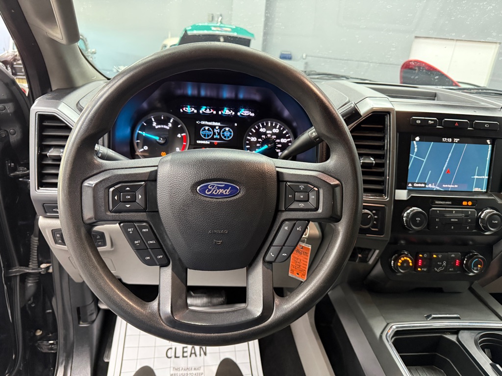 Photo 17 of this FORD F350