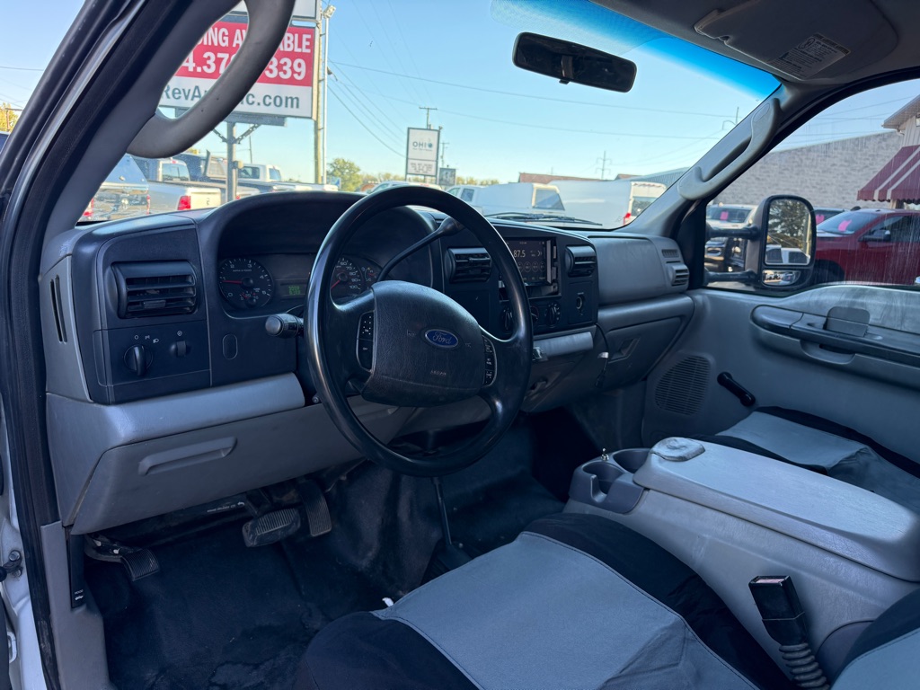 Photo 12 of this FORD F350 FLAT BED