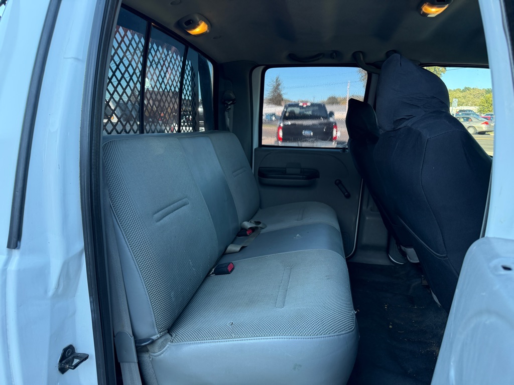 Photo 9 of this FORD F350 FLAT BED