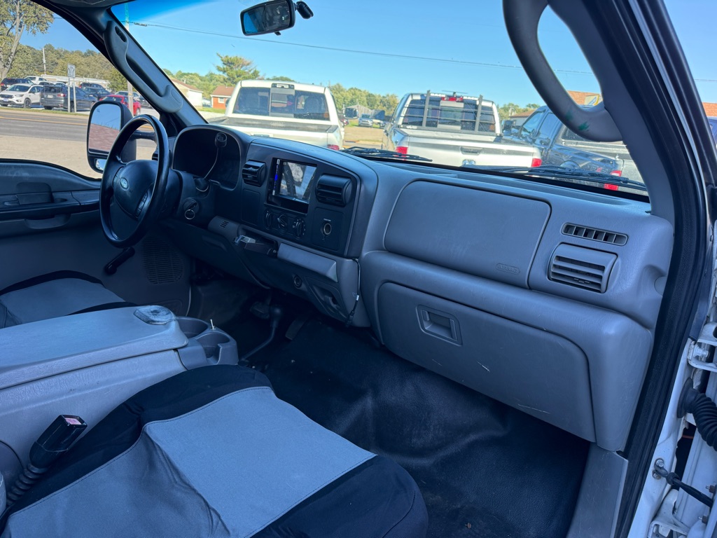 Photo 7 of this FORD F350 FLAT BED