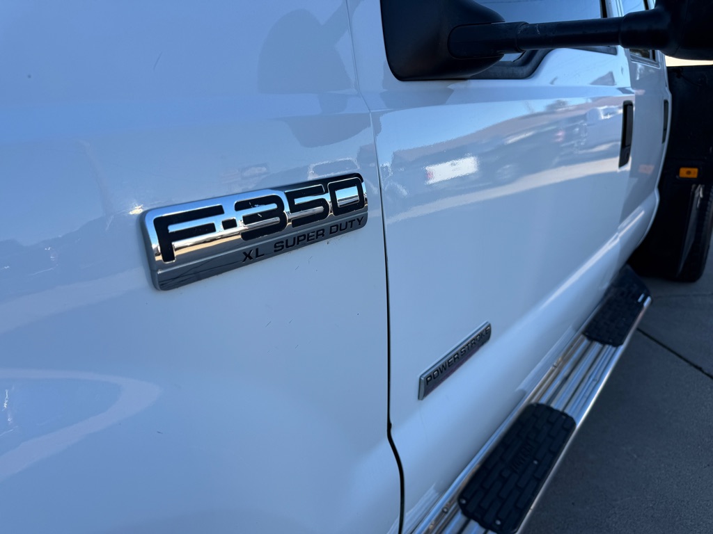 Photo 15 of this FORD F350 FLAT BED