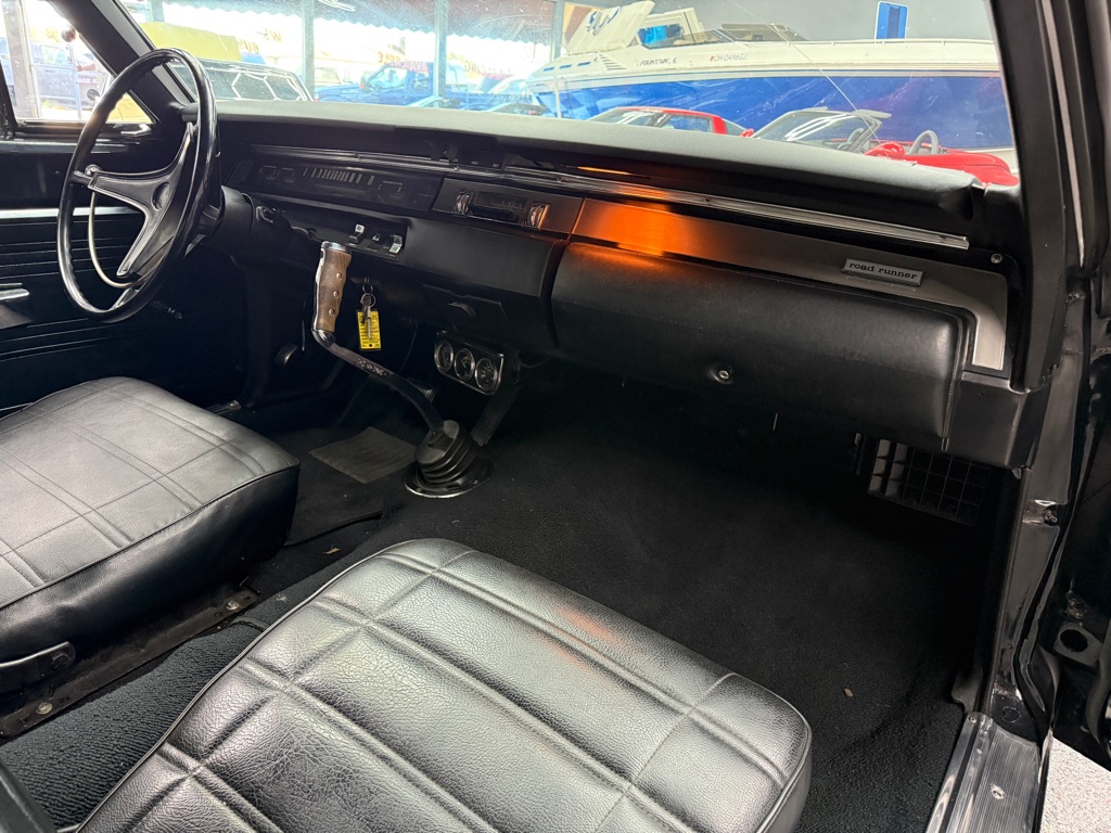 Photo 16 of this PLYMOUTH ROAD RUNNER