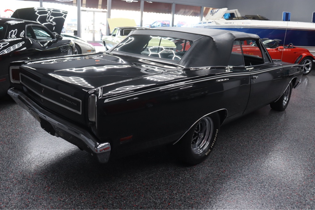 Photo 6 of this PLYMOUTH ROAD RUNNER