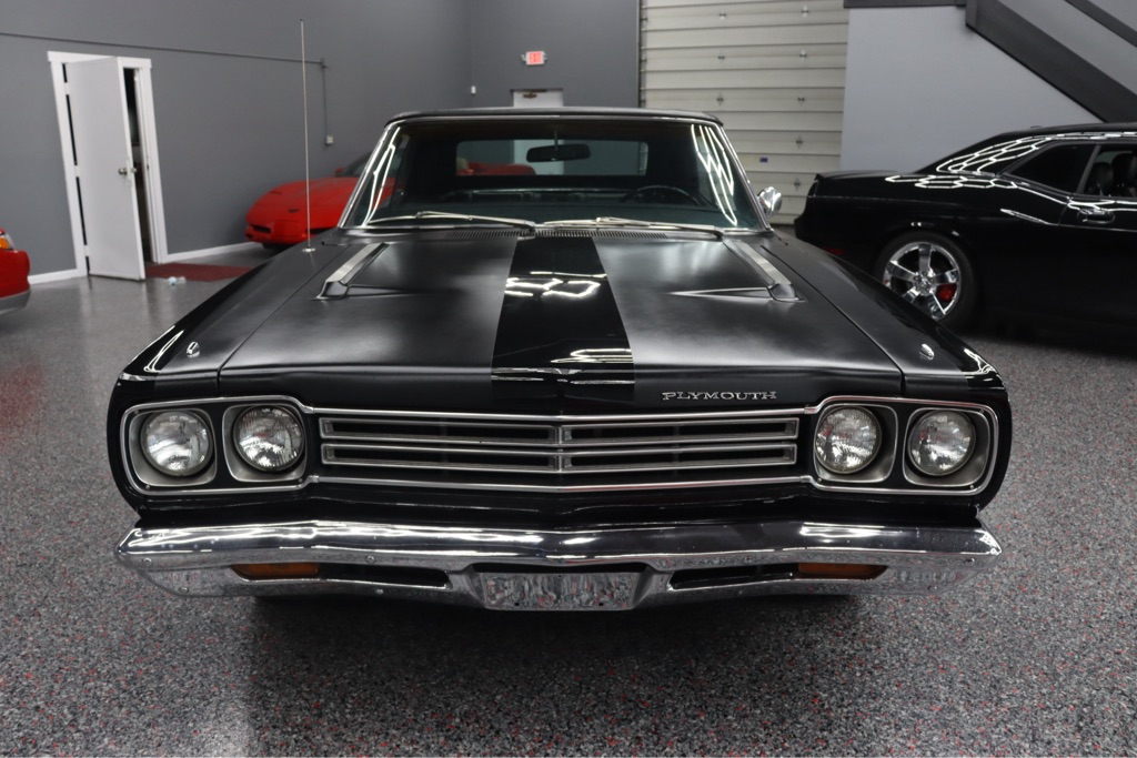 Photo 3 of this PLYMOUTH ROAD RUNNER