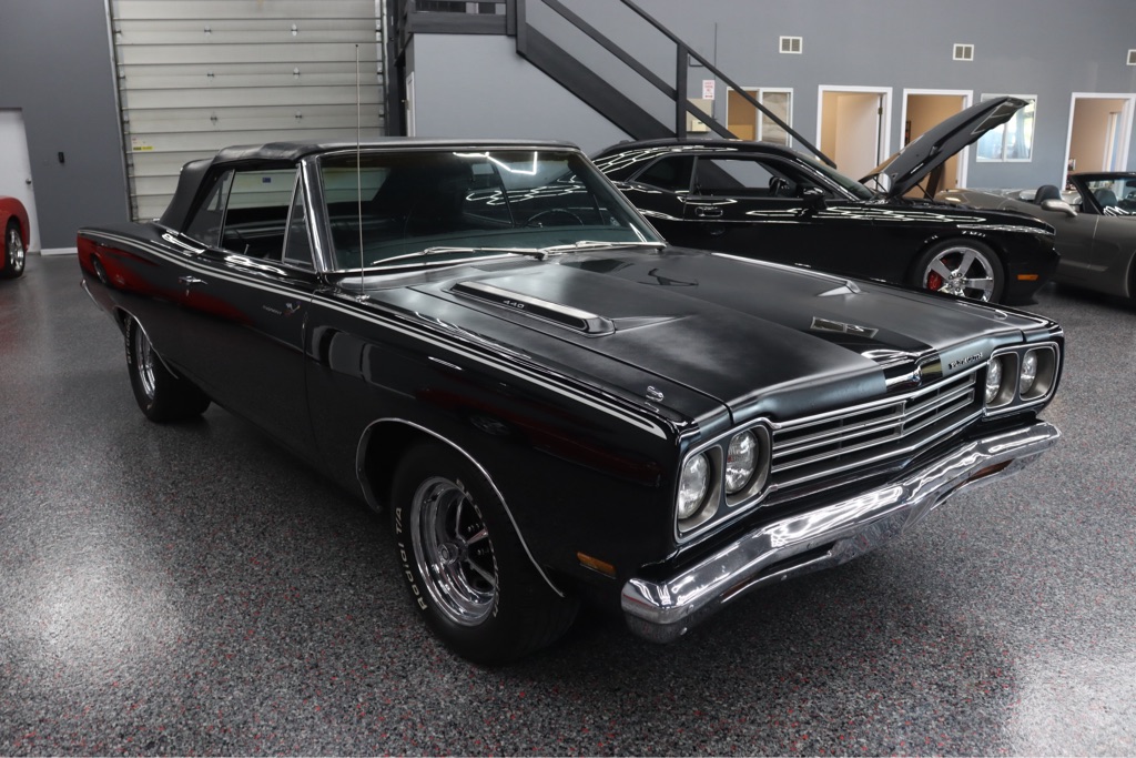 Photo 4 of this PLYMOUTH ROAD RUNNER