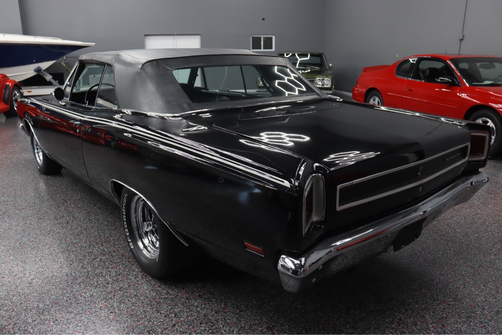 Photo 5 of this PLYMOUTH ROAD RUNNER