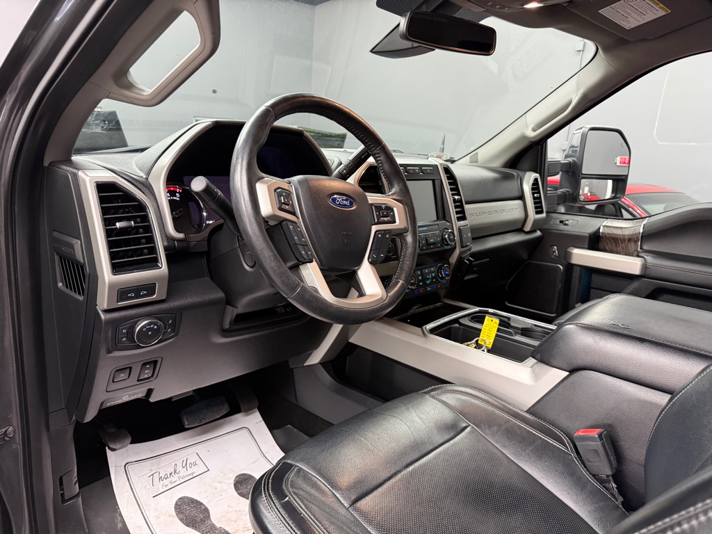 Photo 15 of this FORD F350 LARIAT