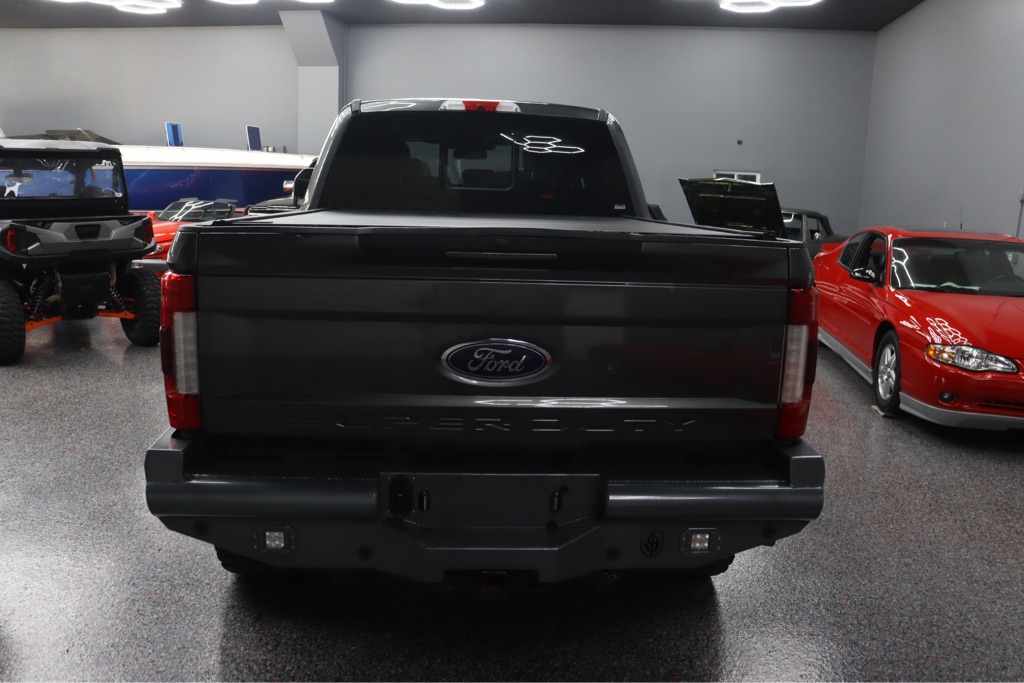 Photo 8 of this FORD F350 LARIAT