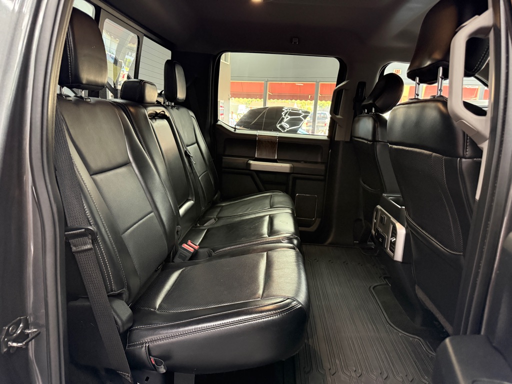 Photo 18 of this FORD F350 LARIAT