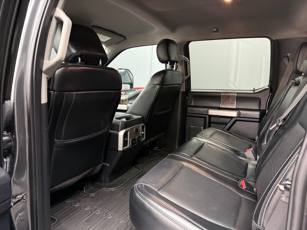 Photo 14 of this FORD F350 LARIAT