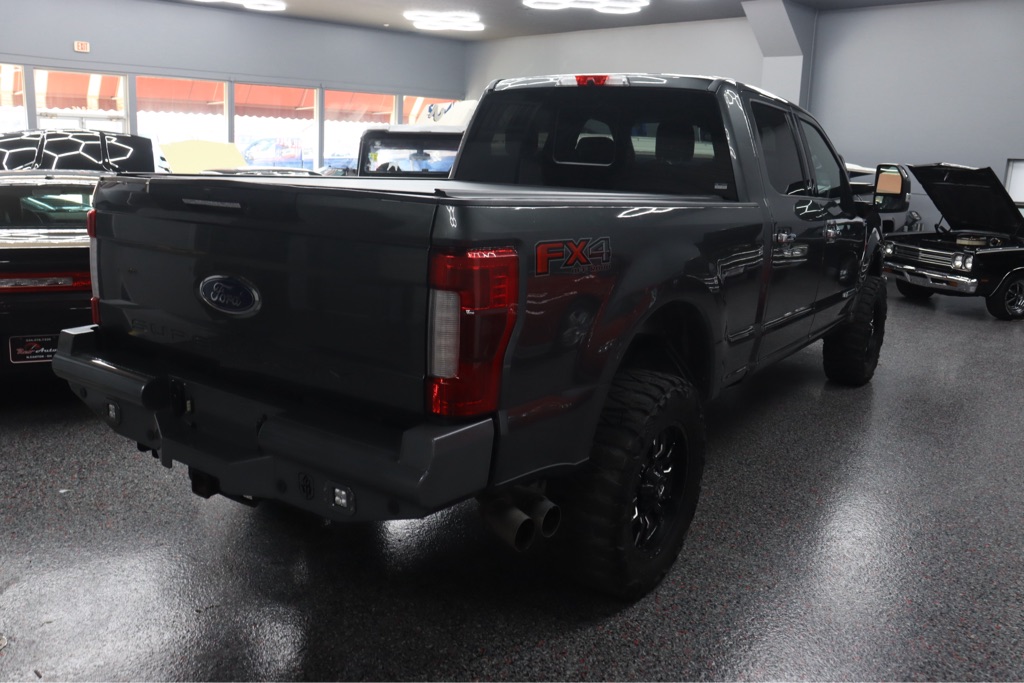 Photo 9 of this FORD F350 LARIAT