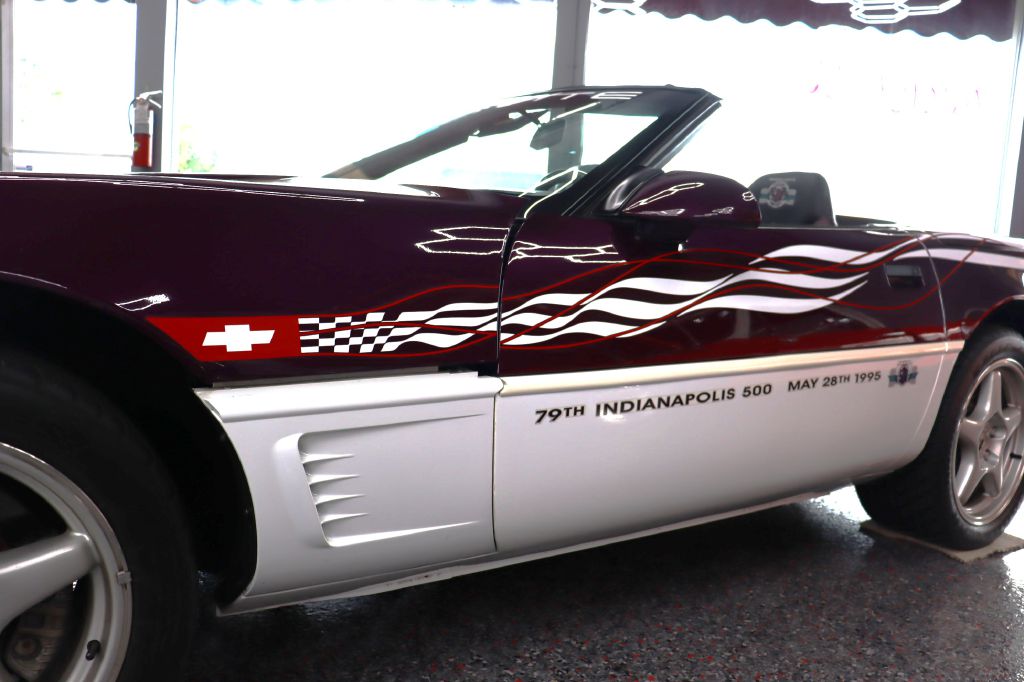 Photo 4 of this CHEVROLET CORVETTE