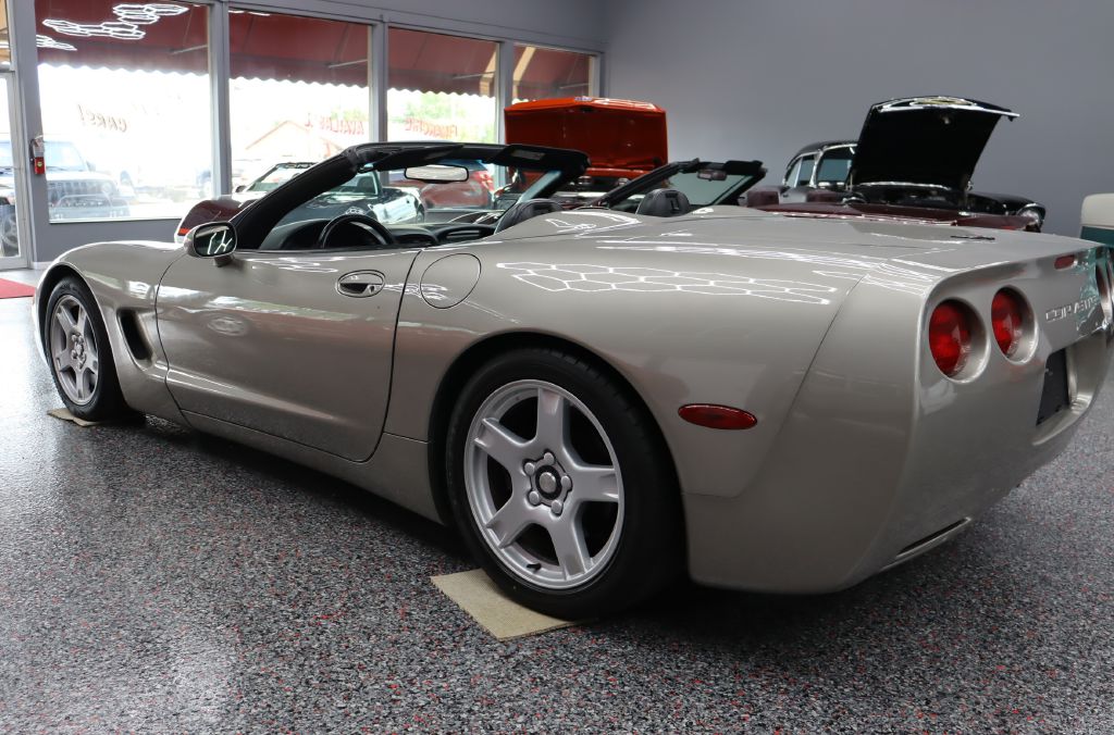 Photo 2 of this CHEVROLET CORVETTE