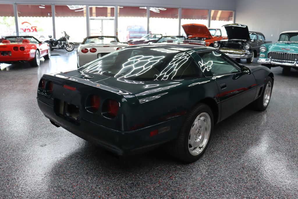Photo 4 of this CHEVROLET CORVETTE