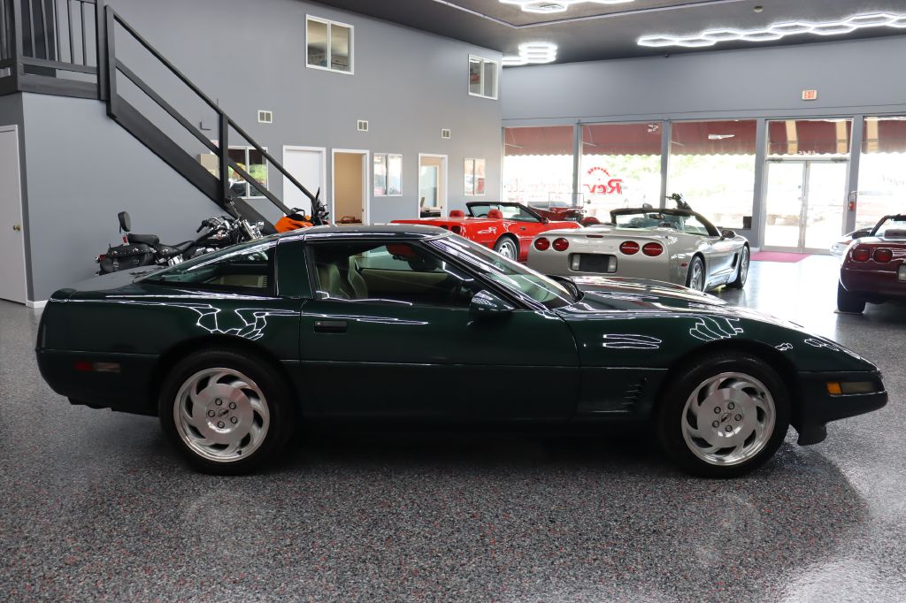 Photo 5 of this CHEVROLET CORVETTE