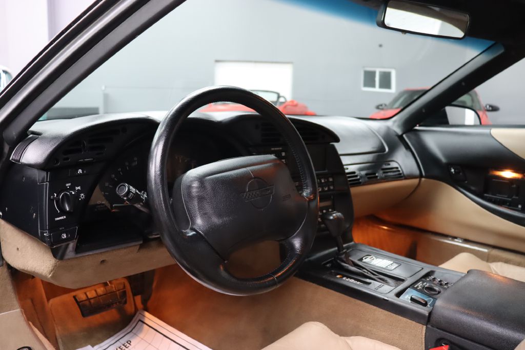 Photo 13 of this CHEVROLET CORVETTE