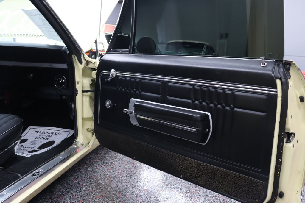 Photo 9 of this CHEVROLET IMPALLA