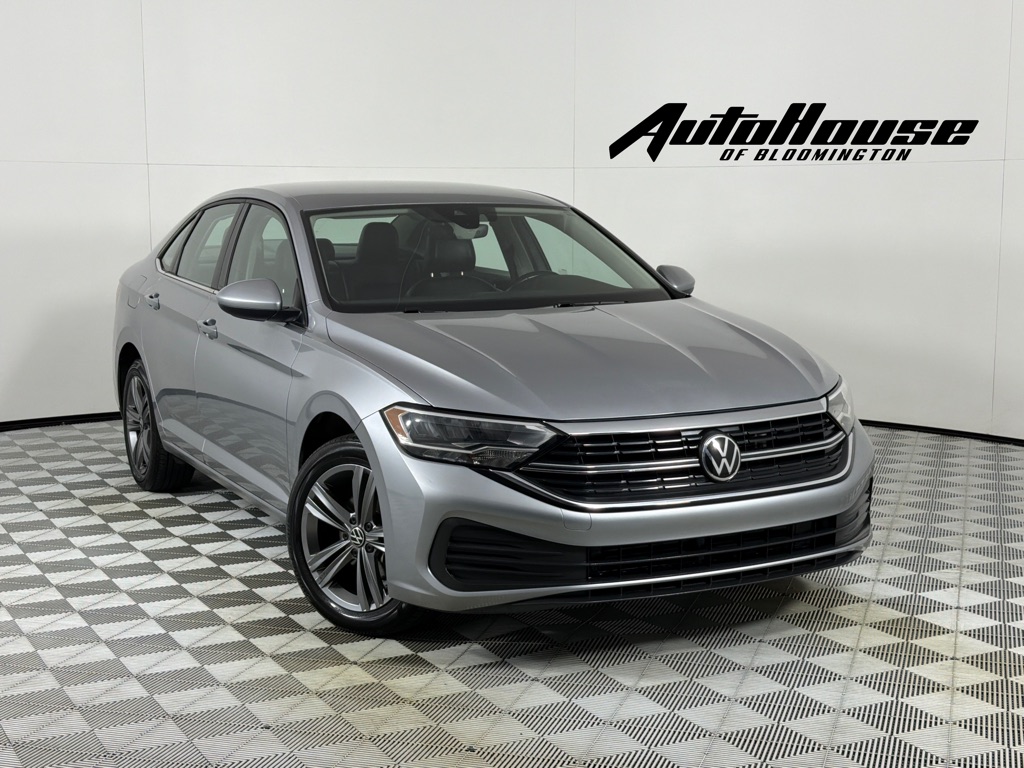 Silver 2022 Volkswagen Jetta 1.5T SE FWD Sedan Front-Wheel Drive Automatic