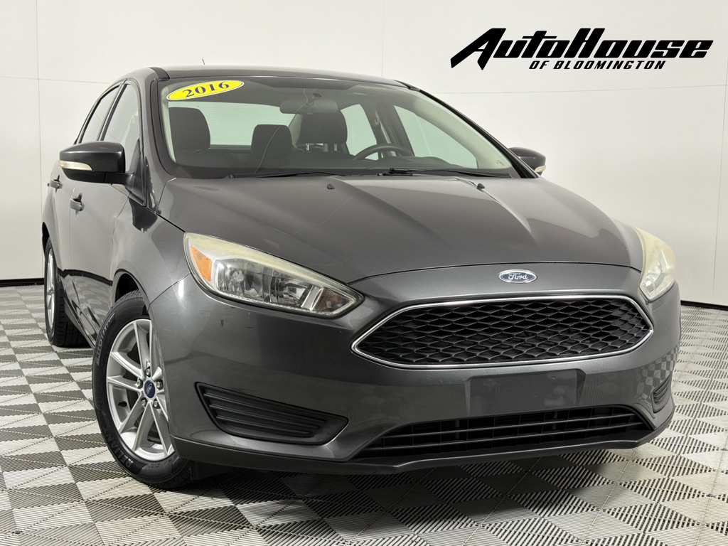 Gray 2016 Ford Focus SE Sedan Front-Wheel Drive Automatic