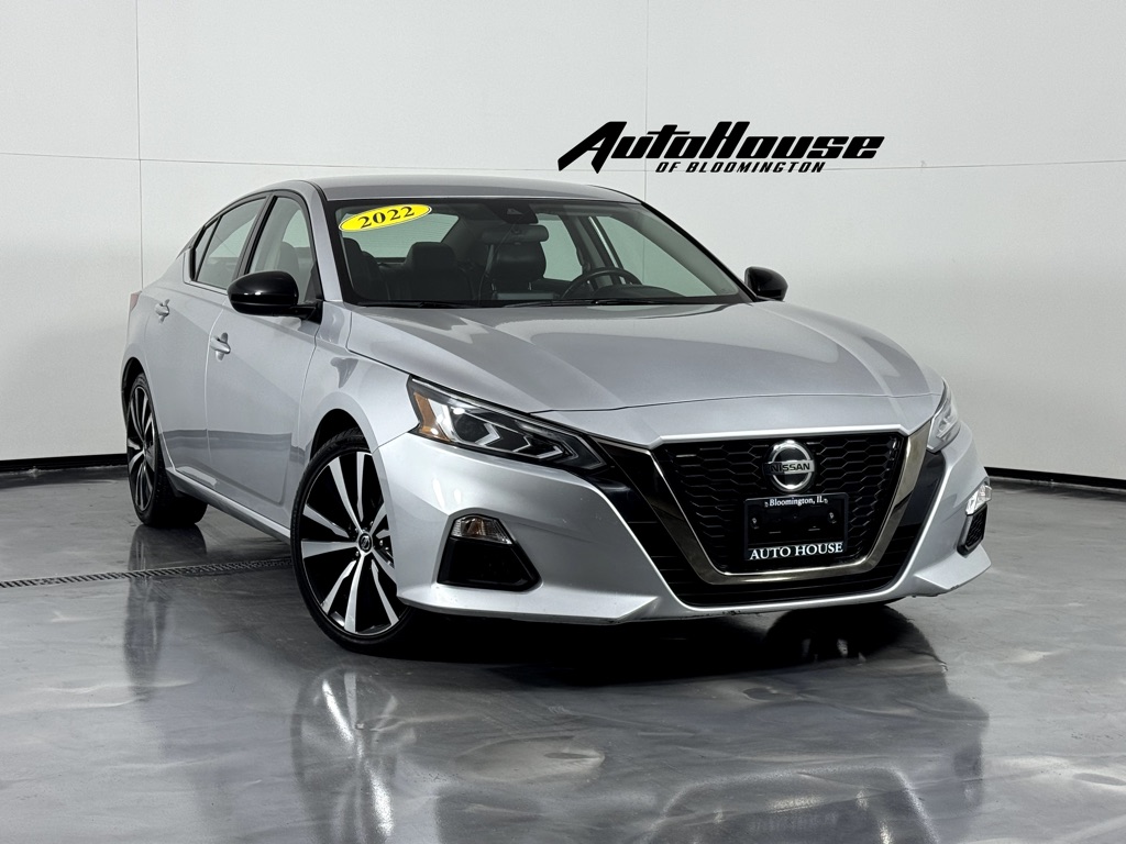 Silver 2022 Nissan Altima Sedan Front-Wheel Drive Continuously Variable Transmission