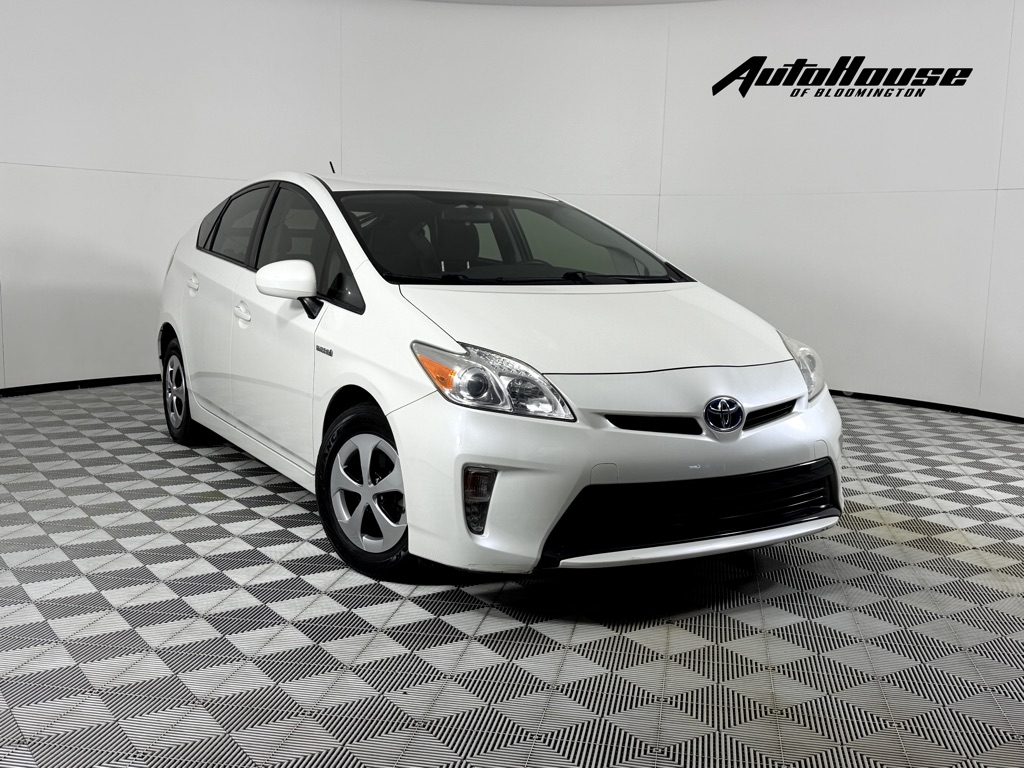 White 2015 Toyota Prius Hatchback Front-Wheel Drive Continuously Variable Transmission