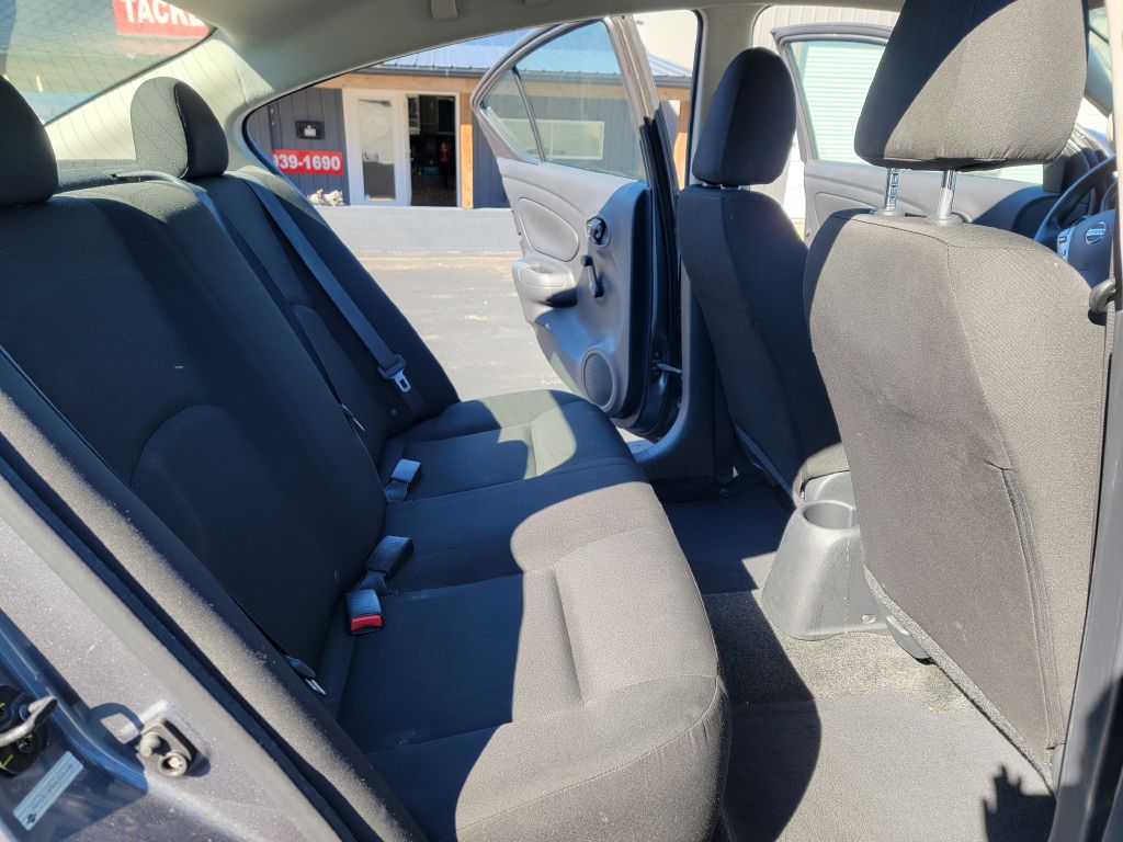 Photo 11 of this NISSAN VERSA