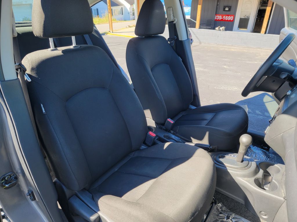 Photo 12 of this NISSAN VERSA