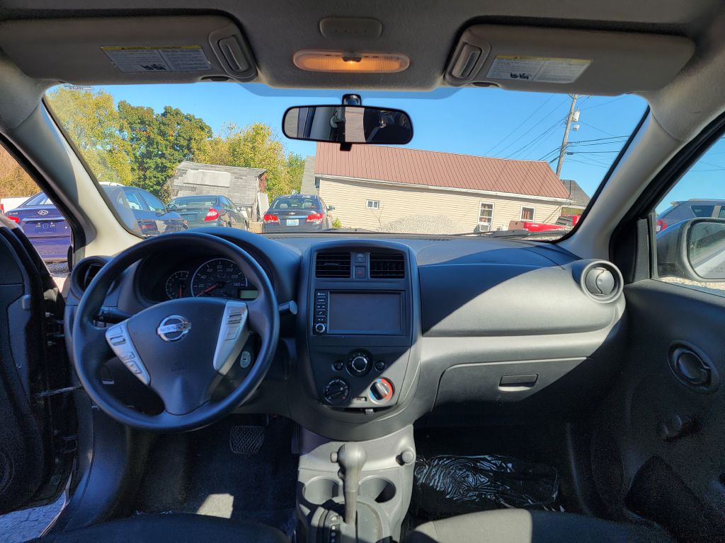 Photo 13 of this NISSAN VERSA