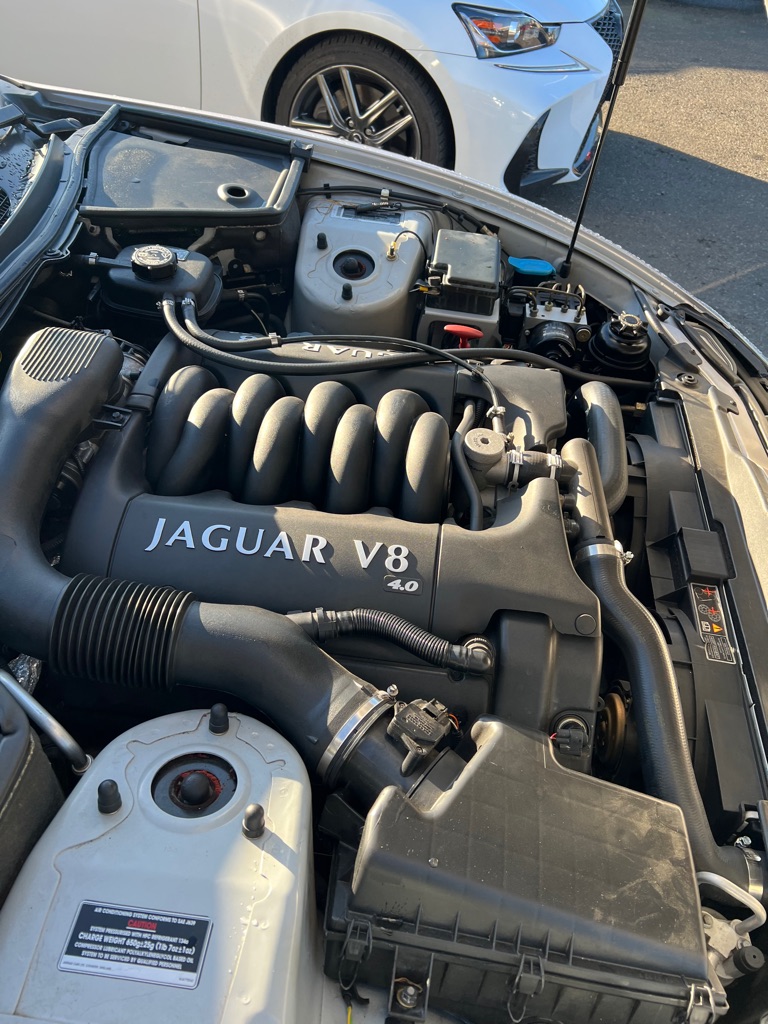 Photo 13 of this JAGUAR XK8 COUPE