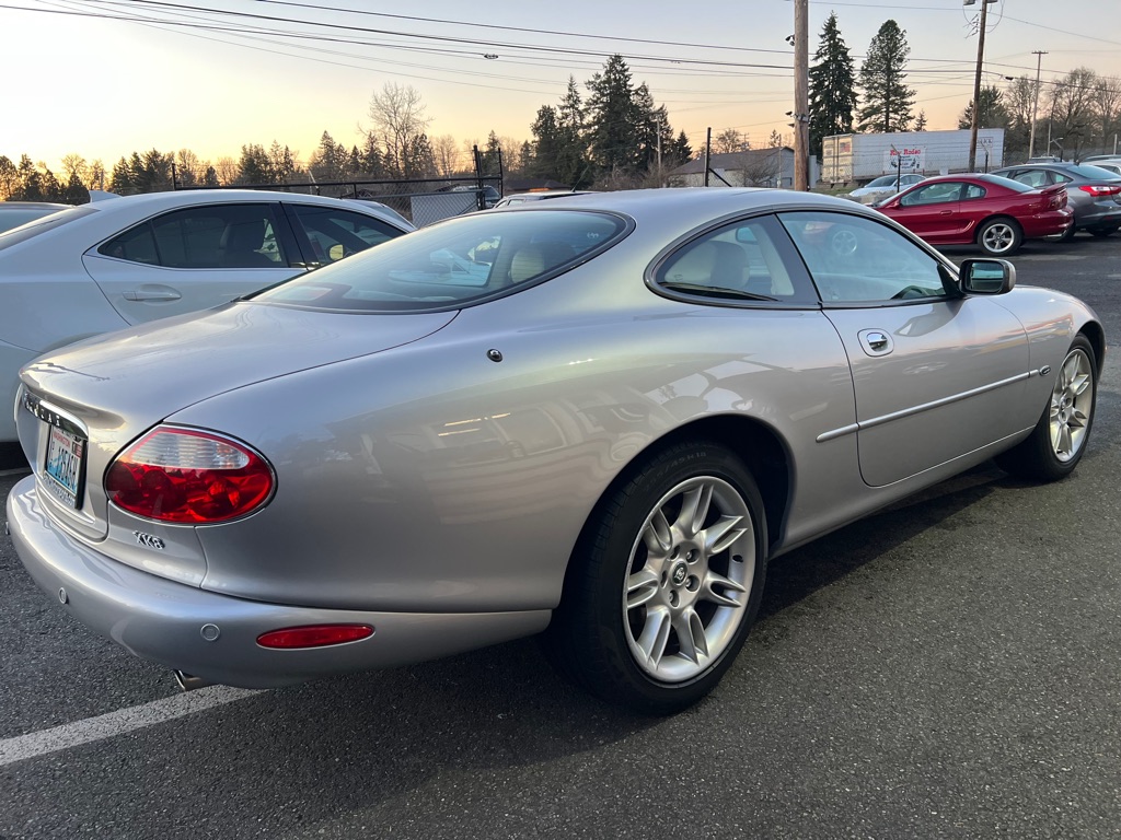 Photo 28 of this JAGUAR XK8 COUPE