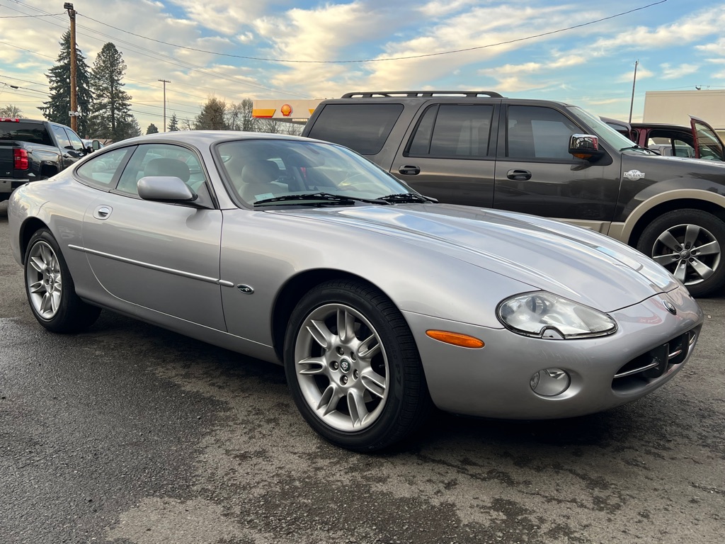 Photo 7 of this JAGUAR XK8 COUPE