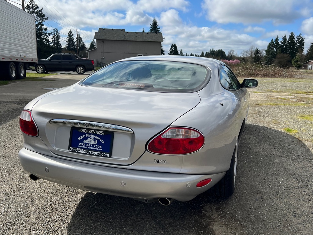 Photo 37 of this JAGUAR XK8 COUPE
