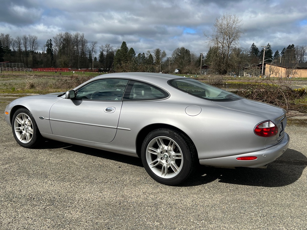 Photo 34 of this JAGUAR XK8 COUPE
