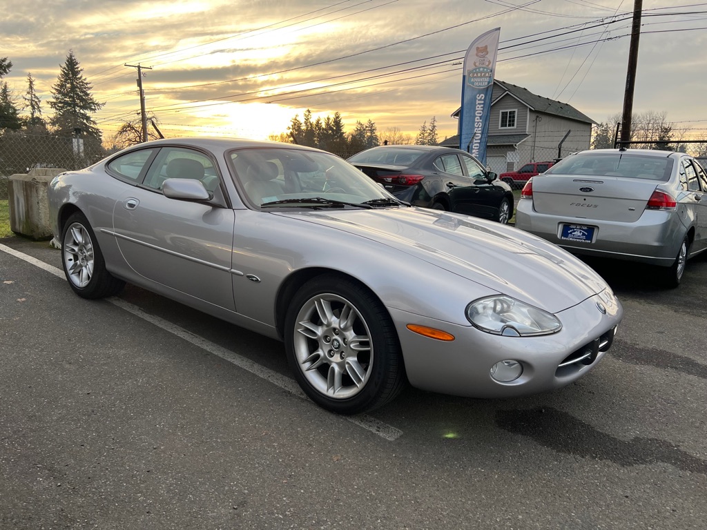 Photo 5 of this JAGUAR XK8 COUPE