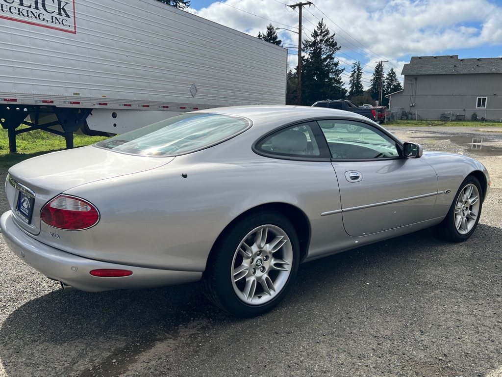 Photo 39 of this JAGUAR XK8 COUPE
