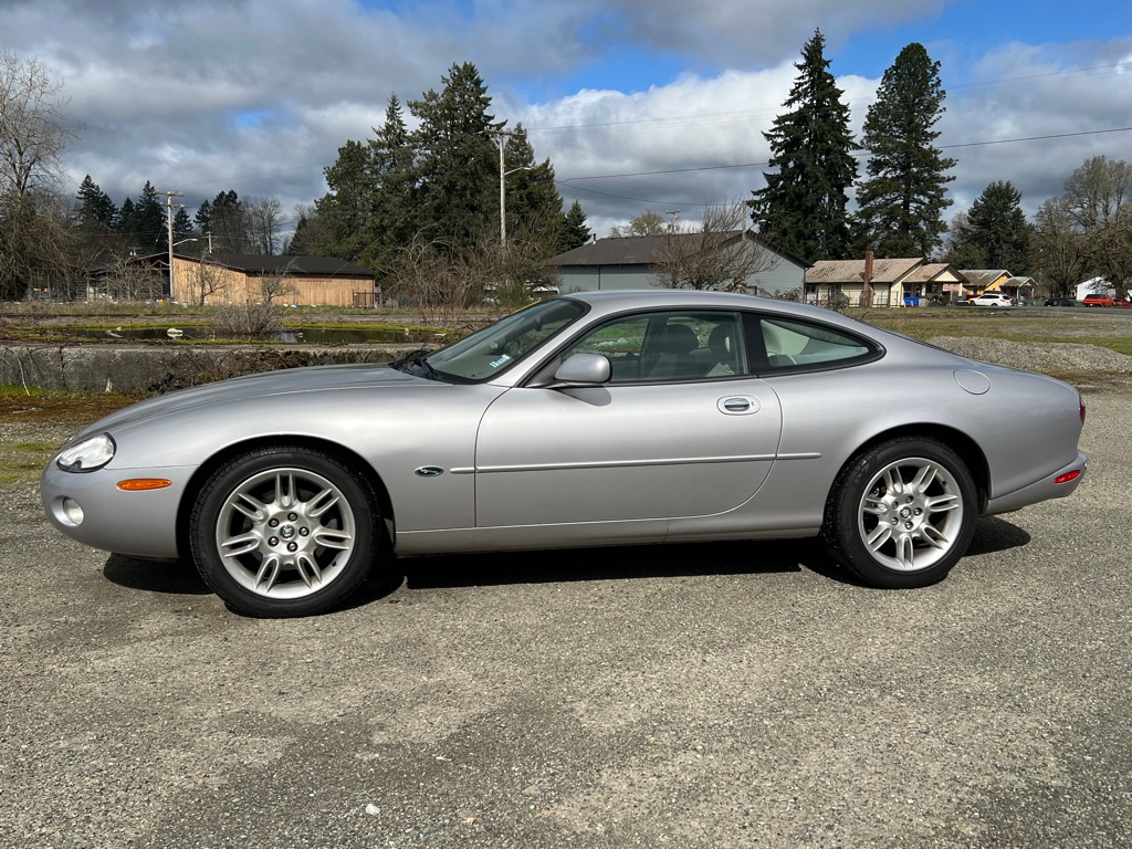 Photo 2 of this JAGUAR XK8 COUPE