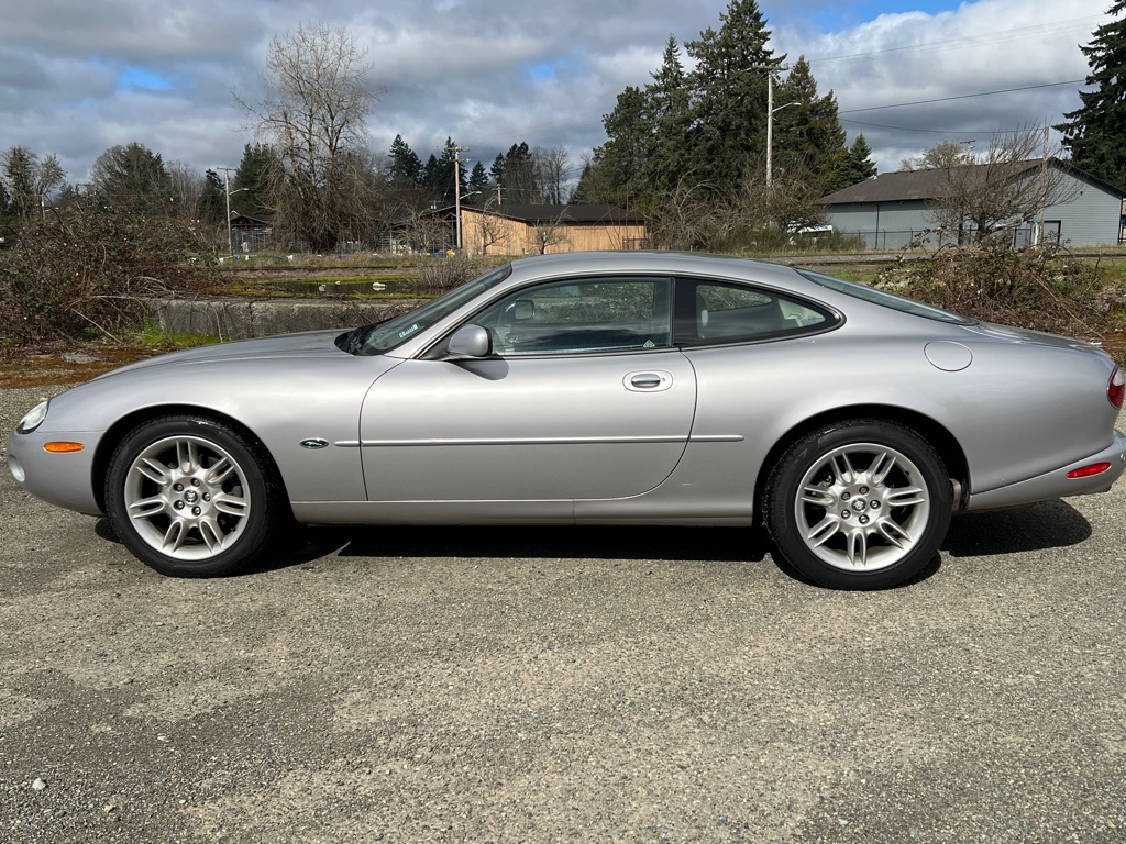 Photo 33 of this JAGUAR XK8 COUPE