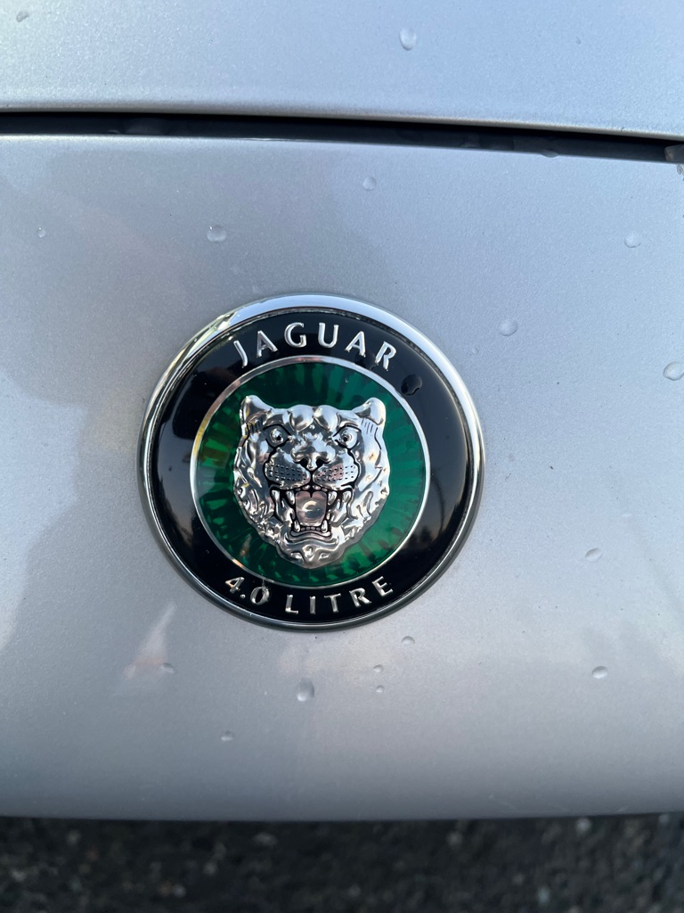 Photo 24 of this JAGUAR XK8 COUPE