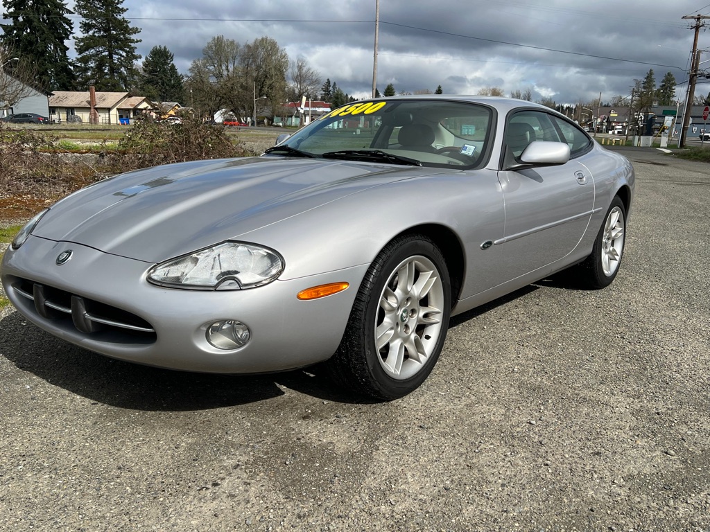 Photo 32 of this JAGUAR XK8 COUPE