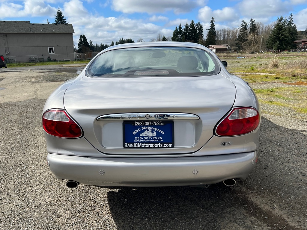 Photo 36 of this JAGUAR XK8 COUPE