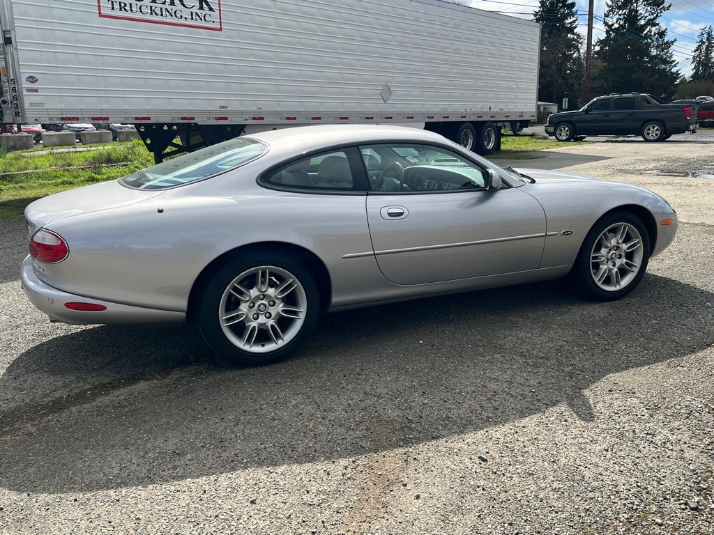 Photo 40 of this JAGUAR XK8 COUPE