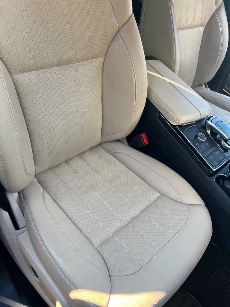 Photo 38 of this MERCEDES-BENZ GLS