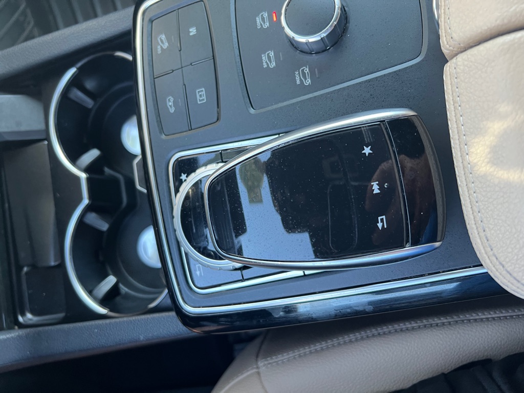 Photo 31 of this MERCEDES-BENZ GLS