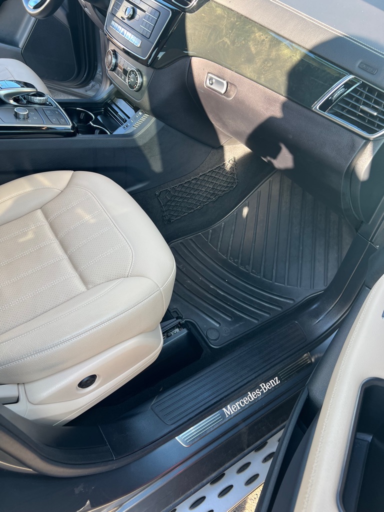 Photo 37 of this MERCEDES-BENZ GLS