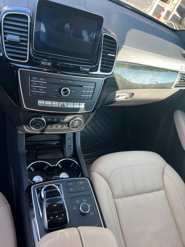 Photo 54 of this MERCEDES-BENZ GLS