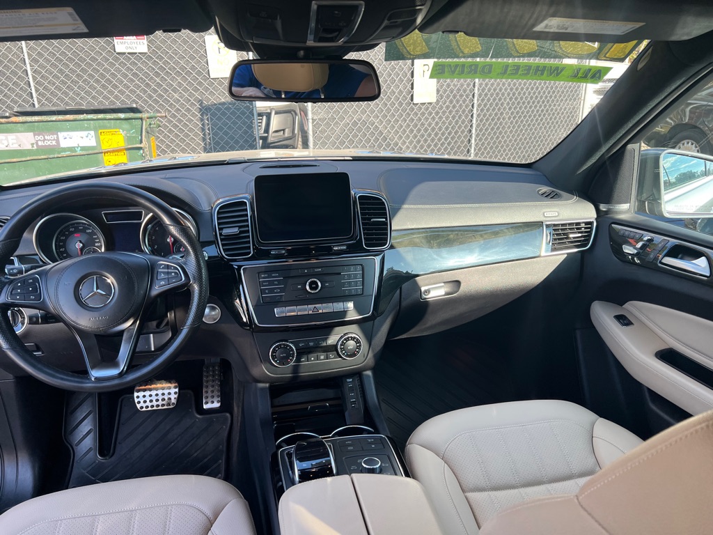 Photo 50 of this MERCEDES-BENZ GLS