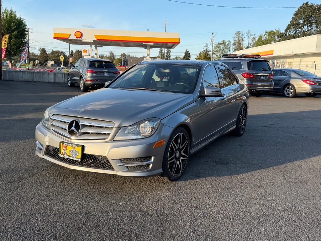 Photo 3 of this MERCEDES-BENZ C-CLASS