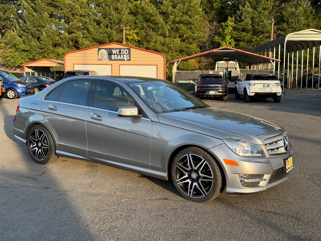 Photo 11 of this MERCEDES-BENZ C-CLASS
