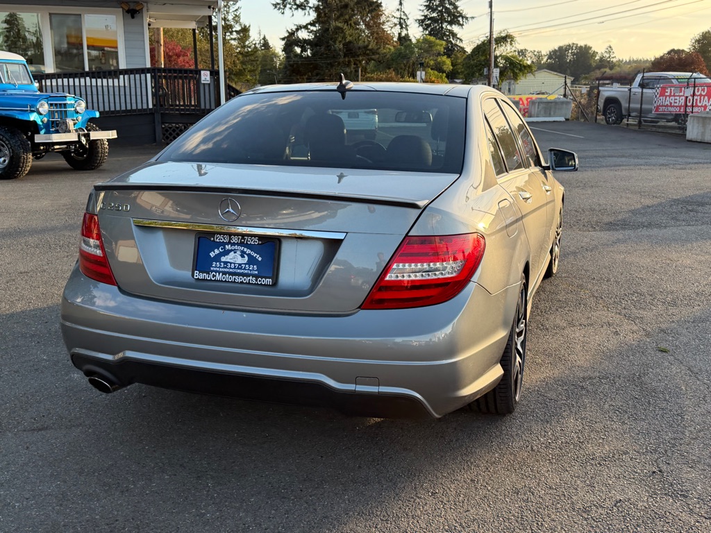 Photo 24 of this MERCEDES-BENZ C-CLASS